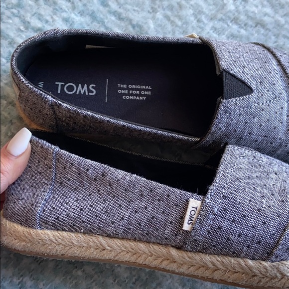 Tom’s slip ons - Picture 2 of 4